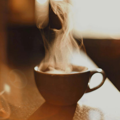 Heißer Kaffee dampfend
